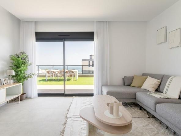 Luxury apartments in Gran Alacant with sea views and beach access
